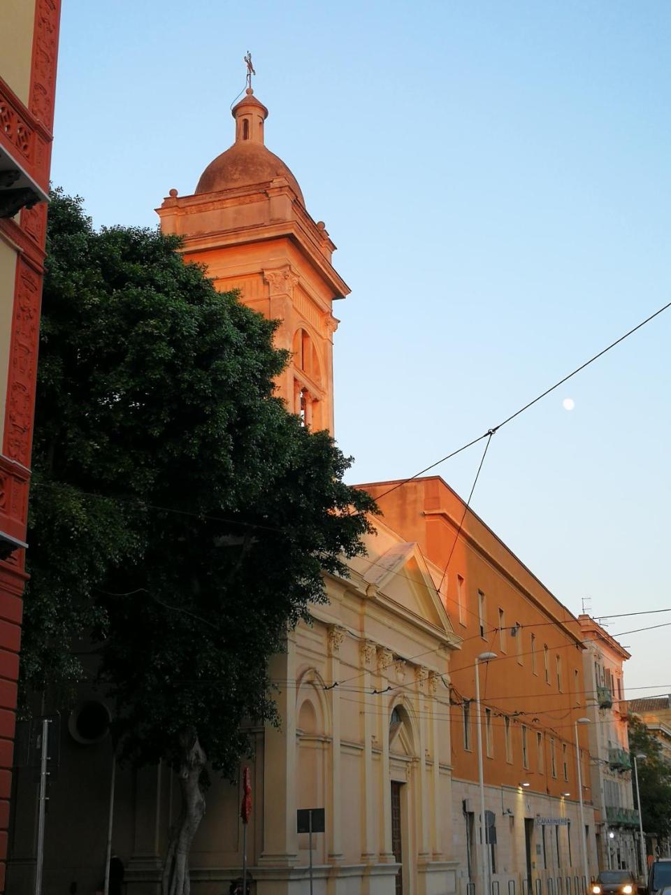 Da Agnese Locazioni Brevi Hotel Cagliari Bagian luar foto
